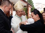 ​Biskup Radoš krstio peto dijete obitelji Gorana i Andrine Bunčić
